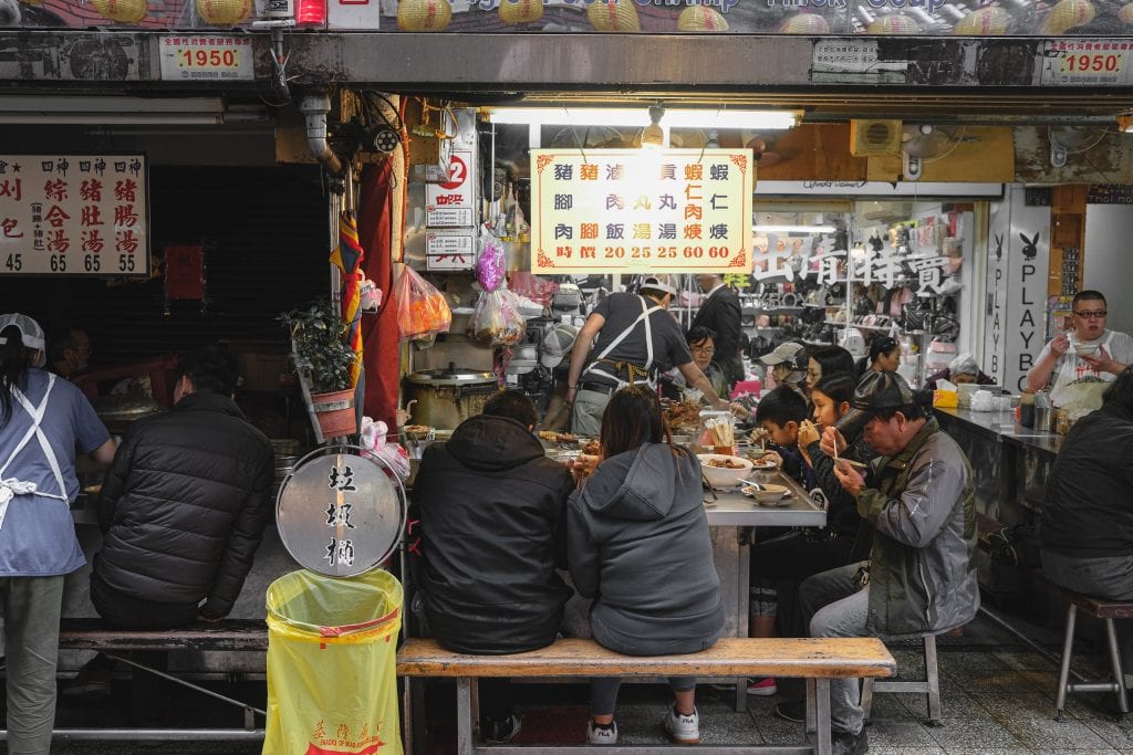 時間醞釀的美味：廟口夜市的百年傳承