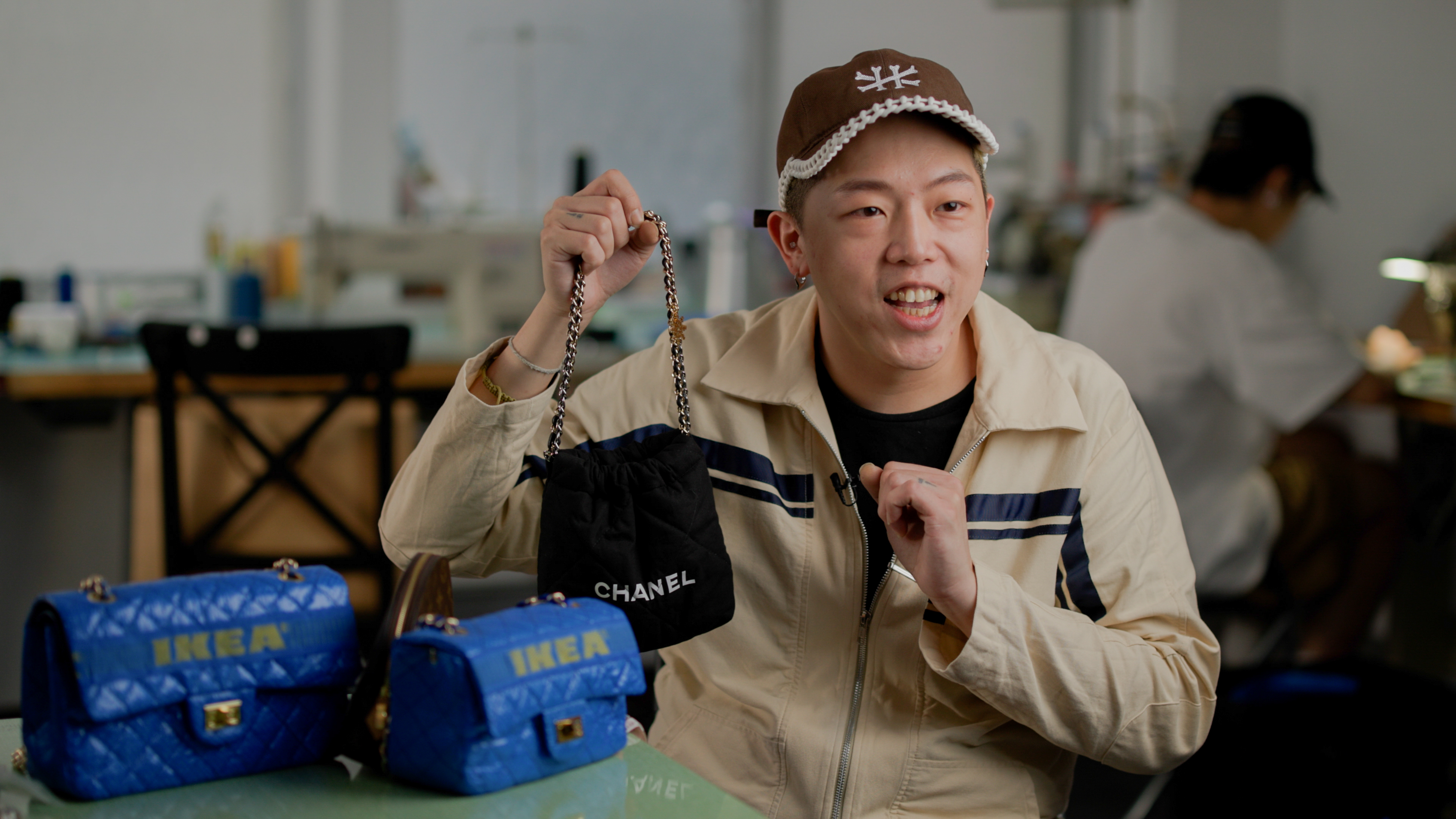 IKEA袋做成愛馬仕包？設計師馬毅翻玩精品包 幽默拆解時尚信仰