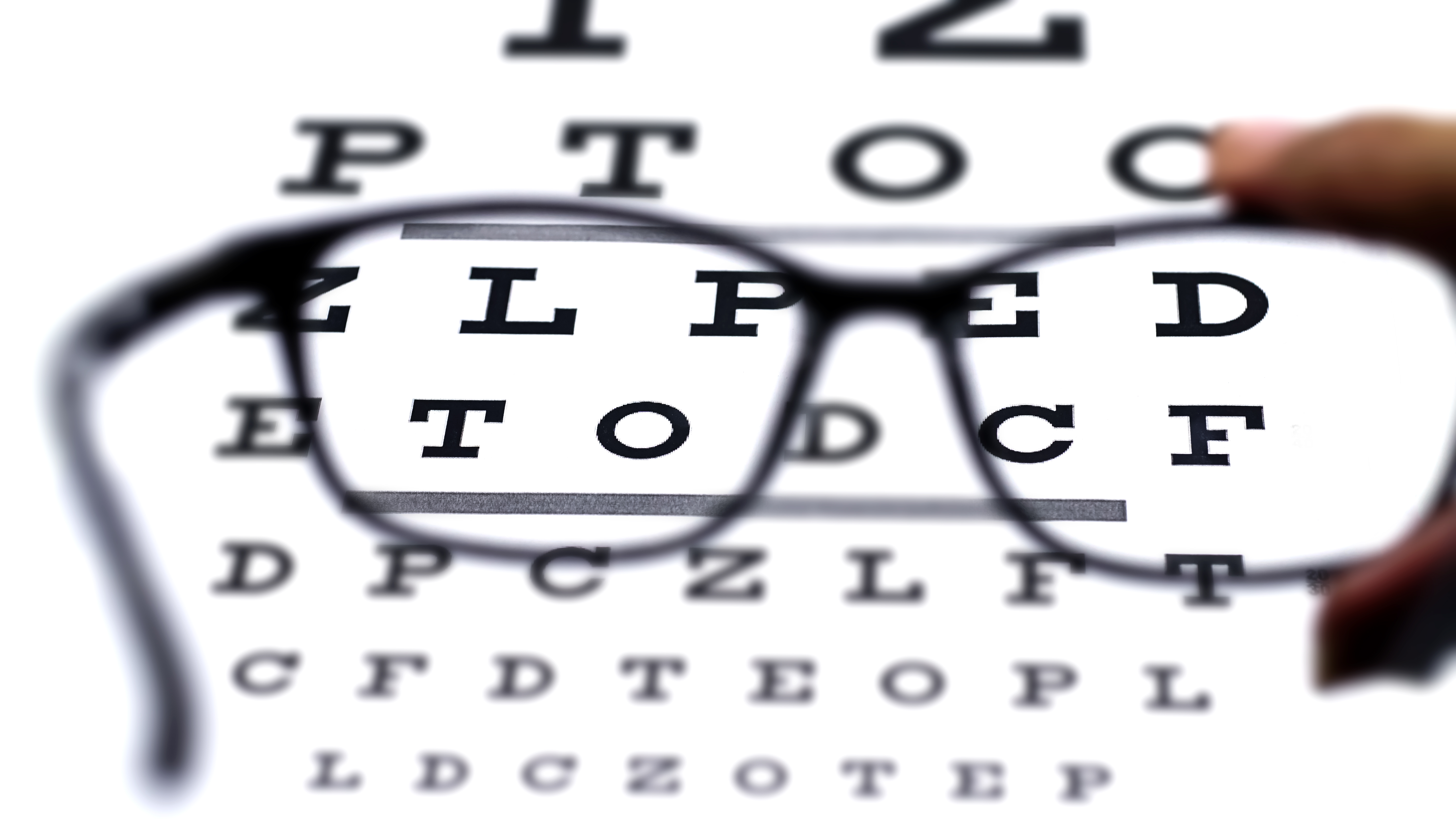 臺灣近視比例世界居冠！醫生：12歲前勿超過300度