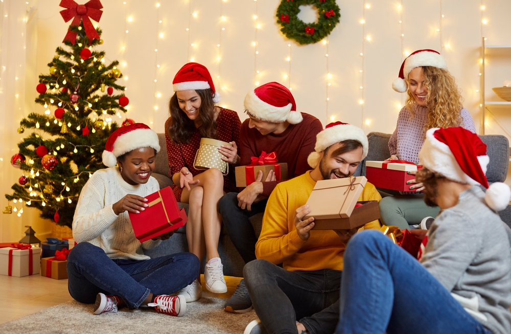 聖誕節收到的交換禮物是驚喜還是驚嚇？（圖片來源：Shutterstock）