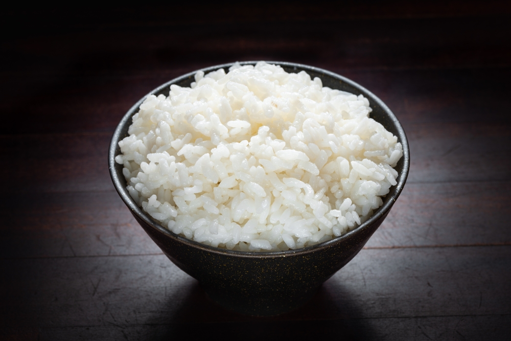 ■ 一碗好吃的白飯,從米種挑選、洗米、浸泡到烹煮時間,每個環節都可能影響米飯的香氣與口感。(圖片來源:ShutterStock)