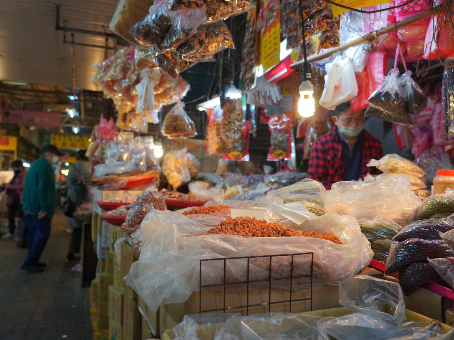 新竹地食誌|山林入口,找到超市沒有的客家味—竹東中央市場